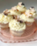 Mini cakes with buttercream